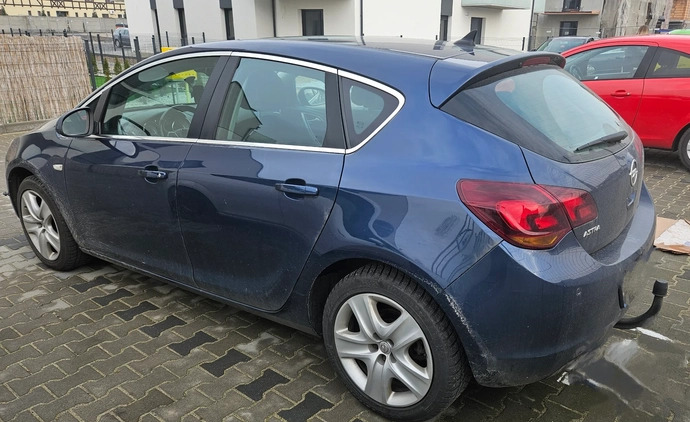 Opel Astra cena 22000 przebieg: 228000, rok produkcji 2010 z Leszno małe 16